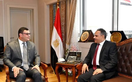 وزير الإسكان يستعرض جهود توفير الخدمات للمواطنين مع محافظ الشرقية"