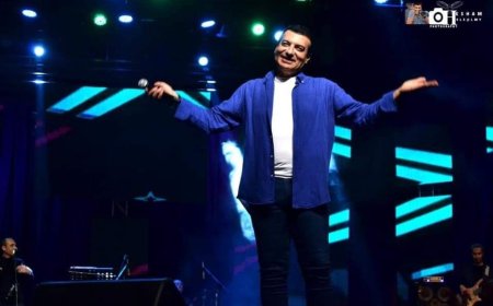 إيهاب توفيق يتألق في حفل "كامل العدد" على مسرح البالون