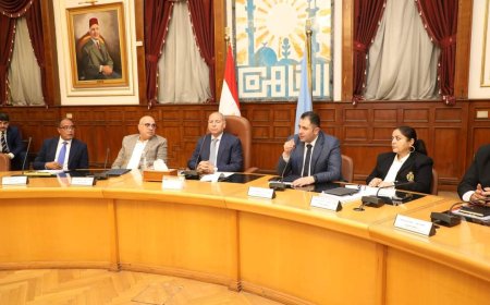 محافظ القاهرة يتابع ملف التصالح على مخالفات البناء مع نوابه الأربعة