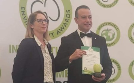 الكاتب الصحفي محسن حسني يحصل على لقب سفير العالم الأخضر