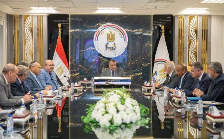 وزير الدولة للإنتاج الحربى يلتقى ممثلى شركة  ZED العمانية  لبحث أوجه التعاون المشترك