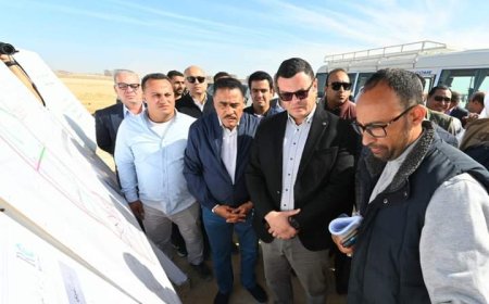 وزير الإسكان ومحافظ مطروح يتفقدان تنفيذ أعمال الطرق والمرافق بمنطقة "شمس الحكمة"
