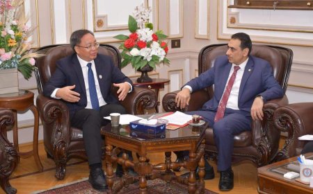 تعزيز علاقات التعاون الأكاديمى والبحثى بين جامعة القاهرة وجامعة هاينان الصينية