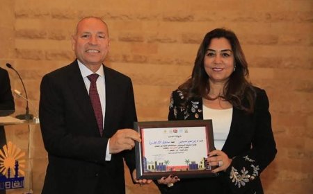 وزيرة التنمية المحلية ومحافظ القاهرة يكرمان فرق العمل المشاركة في تنظيم المنتدي الحضري العالمي