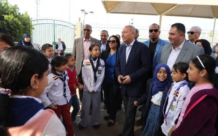 محافظ القاهرة يتفقد مكتبة مصر العامة فرع الزيتون، عقب افتتاحه سوق اليوم الواحد بالأميرية