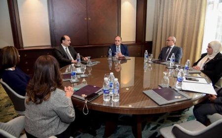 رئيس هيئة الدواء المصرية يجتمع مع رئيس جمعية المعلومات الدوائية لبحث سبل التعاون المختلفة