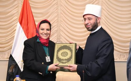 وزير الأوقاف يكرم الدكتورة مها عقل ، ويشهد مراسم تسليم إدارة مستشفى الدعاة