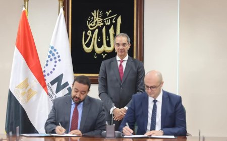 وزير الاتصالات وتكنولوجيا المعلومات يشهد مراسم توقيع شركات المحمول