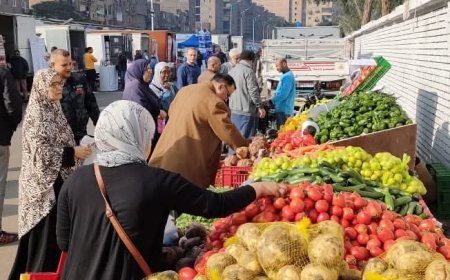 محافظ الجيزة يتابع انتظام فتح سوق اليوم الواحد بإمبابة اليوم