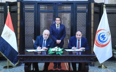 الدكتور أشرف زكى يوقع بروتوكول مع وزارة الصحة لصالح أعضاء نقابة الممثلين