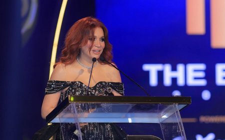 "لسة شوفتوا حاجة" تظهر "نوال" بإطلالة جذابة خلال تكريمها