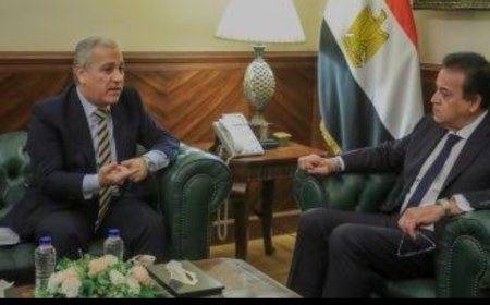 وزير الصحة و رئيس الهيئة الوطنية للصحافة  يبحثان أوجه التعاون في الرعاية الصحية للعاملين بالمؤسسات الصحفية القومية