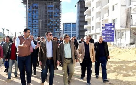 وزير الإسكان يتجول بـ"كمبوند مزارين" بمدينة العلمين الجديدة
