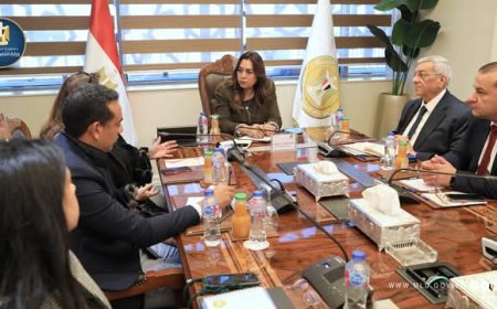 وزيرة التنمية المحلية تستقبل المدير الإقليمي لبرنامج "الهابيتات"
