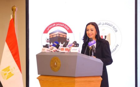 مايا مرسي تشهد إجراء القرعة الإلكترونية لاختيار 12 ألف حاج من المتقدمين لحج الجمعيات