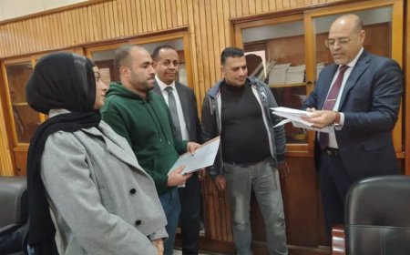 وزير العمل يسلم عقود عمل جديدة لذوي همم بمحافظة القاهرة