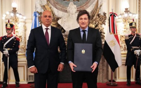 السفير المصري في بوينس ايرس يقدم أوراق اعتماده للرئيس الأرجنتيني