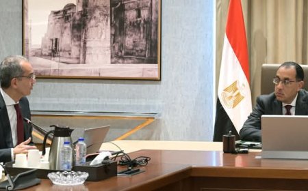 رئيس الوزراء يعقد اجتماعا مع وزير الاتصالات وتكنولوجيا المعلومات لمتابعة مستجدات العمل