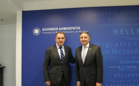 السفير المصري في أثينا يلتقي مع وزير الهجرة اليوناني