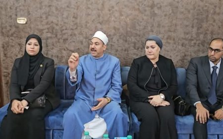 رئيسة المجلس القومي للطفولة تقدم واجب العزاء في ضحية حادث ديروط