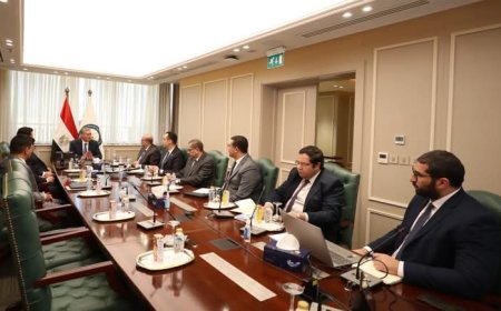 وزير البترول يلتقى بمسؤولي مجموعة القحطاني السعودية لبحث الاستثمار في انشطة البترول