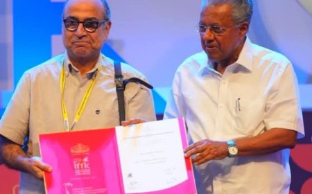 الفنان أحمد كمال يستلم تنويه من لجنة التحكيم بمهرجان كيرلا السينمائي الدولي
