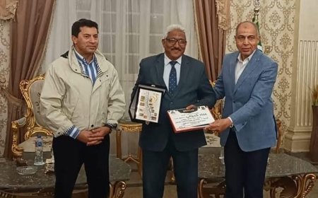 تكريم وكيل وزارة التضامن الاجتماعي بالمنيا ورئيس تعليم الكبار لنجاحهما في ملف محو الأمية