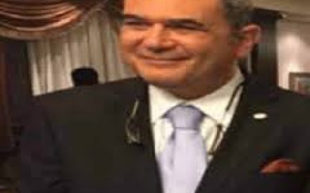 الدكتور حازم الشاذلي يكتب: ذات الرداء الأحمر