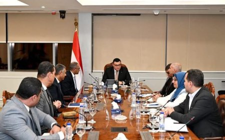 الشربيني يتابع سير العمل بالجهاز التنفيذي لمياه الشرب والصرف الصحي