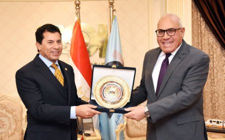 أشرف صبحي يبحث مع رئيس الهيئة العربية للتصنيع سبل تعزيز التعاون المشترك