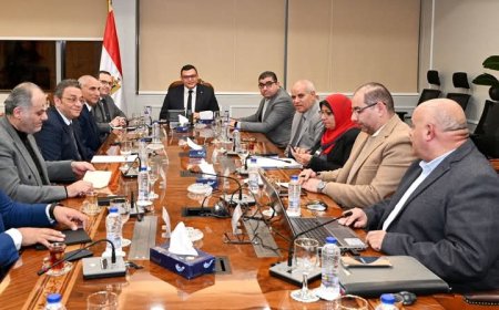 وزير الإسكان يتابع مشروعات بورسعيد الجديدة "سلام"