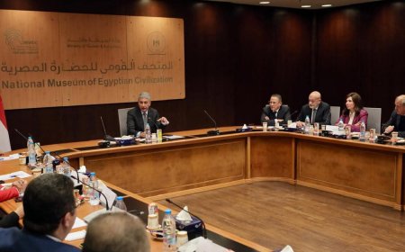 وزير السياحة والآثار يلتقي بـ عمداء كليات السياحة والفنادق على مستوى الجمهورية لمناقشة تطوير نظم التعليم والتدريب