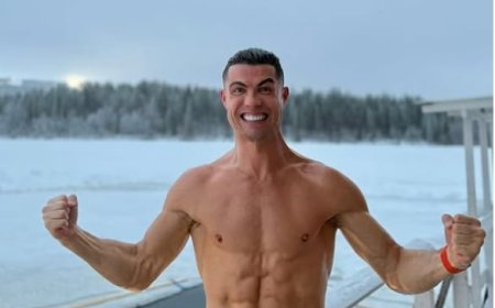 رونالدو يسبح وسط الثلوج في فنلندا احتفالاً بعيد الميلاد