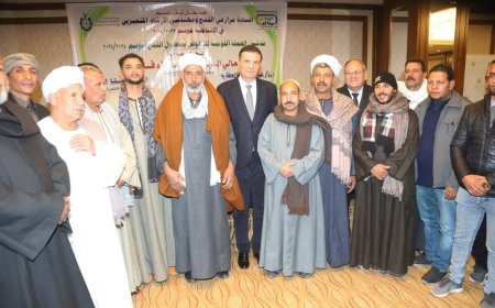 وزير الزراعة يكرم مزارعي القمح ويوجه بحملة قومية لمكافحة الحشائش على نفقة الوزارة