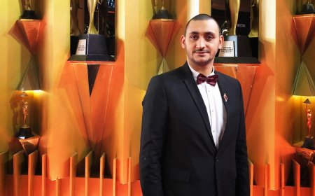 الكاتب الصحفي ياسر عبدربه يهنئ المخرج جمال السروي بـ مولودته "لورا"
