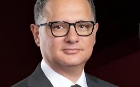 الإعلامي شريف عامر عضواً في مجلس أمناء المتحف المصري الكبير