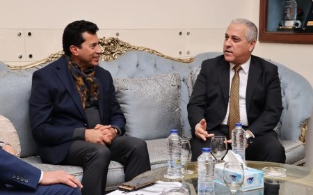 وزير الشباب والرياضة يلتقي رئيس الهيئة الوطنية للصحافة لـ تكثيف أوجه التعاون المشترك مع الهيئة