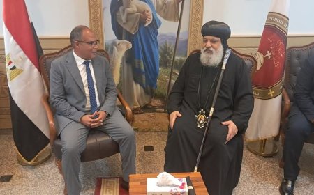 نائب محافظ القاهرة للمنطقة الجنوبية يقدم التهاني بمناسبة عيد الميلاد المجيد بمطرانية حلوان