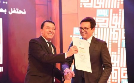 وزير الثقافة يكرم مصطفى كامل نقيب الموسيقيين فى يوم الثقافة المصرية