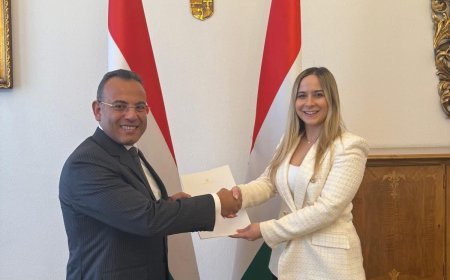 السفير المصري في المجر يقدم أوراق اعتماده ويؤكد تعزيز الشراكة الاستراتيجية