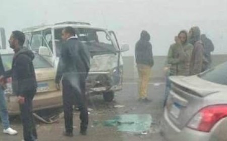 بالفيديو| تصادم ميكروباص على الطريق الصحراوي نتيجة الشبورة الكثيفة