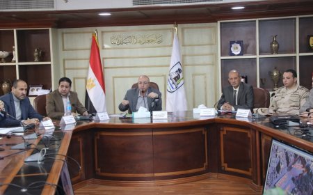 محافظ بني سويف يناقش طلبات تقنين أراضي أملاك الدولة خلال اجتماع اللجنة العليا