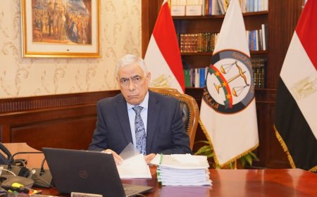 النائب العام يستقبل رئيس الاستئناف لنيابة استئناف أسيوط لعرض الكشوف ربع السنوية بدائرة نيابته