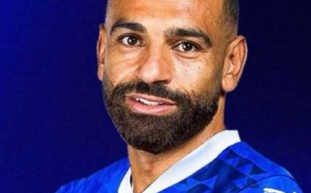 تركى أل الشيخ يداعب صلاح بصورة له بقميص الهلال