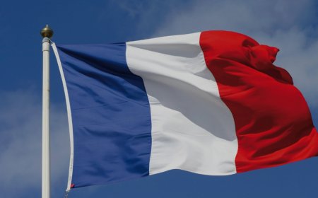 بالفيديو| رفع العلم الفرنسي على مبنى السفارة الفرنسية في دمشق لأول مرة منذ 12 عاما