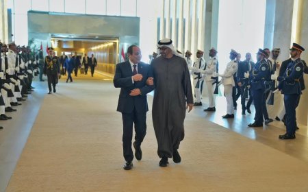 محمد بن زايد يستقبل الرئيس عبدالفتاح السيسي في مطار أبوظبي الدولي..ويعقدان اجتماعًا لبحث العلاقات الثنائية بين البلدين