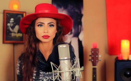 دوللي شاهين قريبًا في معرض القاهرة الدولي للكتاب كتابها الاول رواية ”هودو”