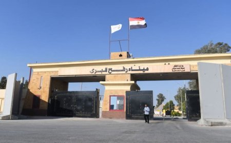 مئات الشاحنات تصطف عند حدود غزة استعدادًا لدخول الإمدادات لها بعد دخول وقف إطلاق النار حيز التنفيذ