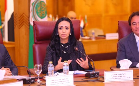 مايا مرسي تشهد احتفالية اليوم العربي لكبار السن والتطوع