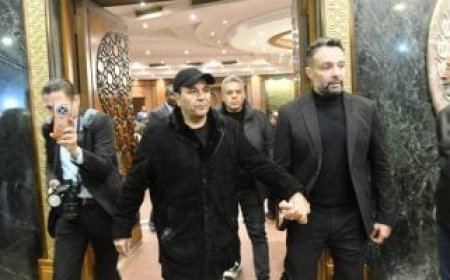محمد فؤاد يواسي أسرة ياسمين عبد العزيز في عزاء والدها بحضور عدد من نجوم الفن